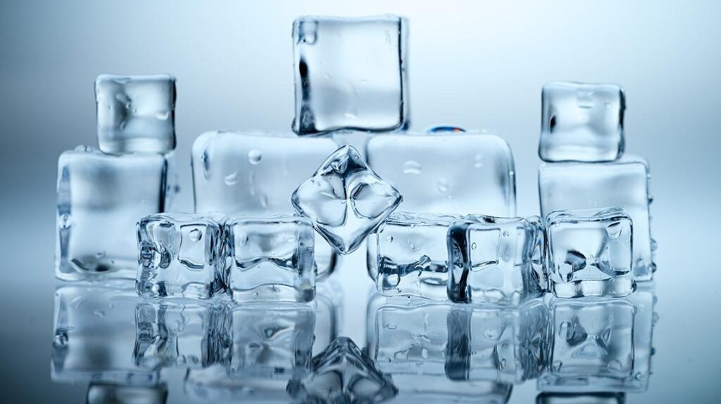 Image de glaçons illustrant le processus de cryolipolyse en médecine esthétique