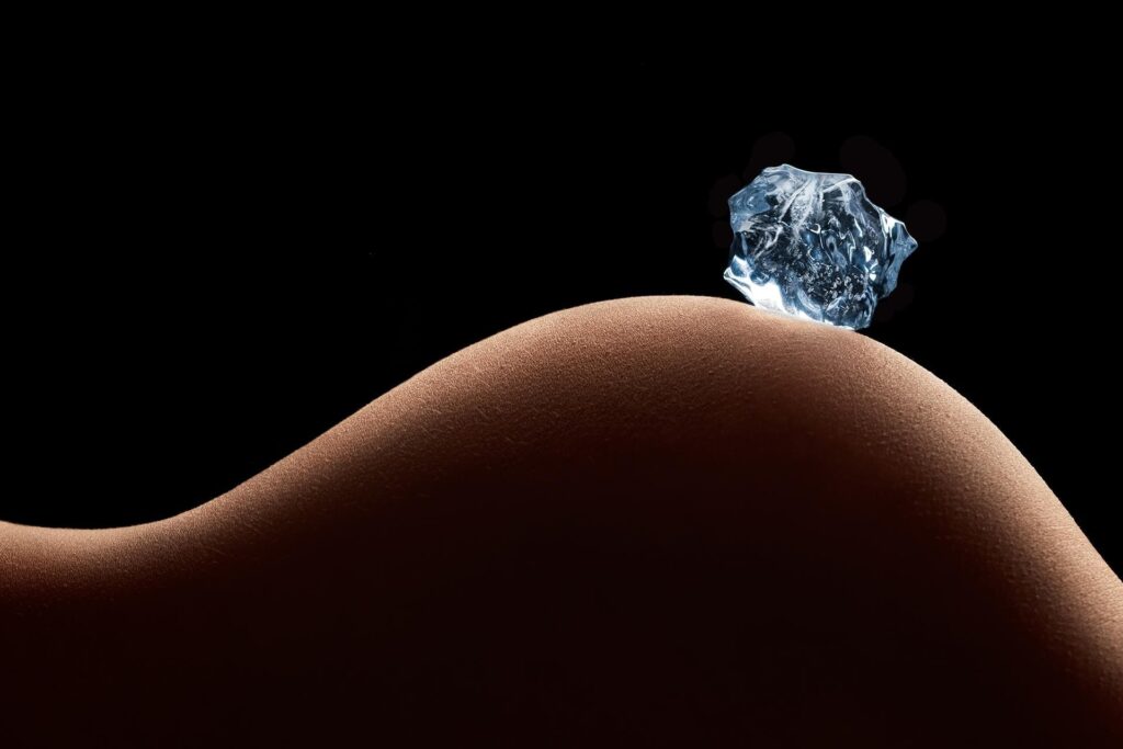 Image illustrant l'effet froid sur la peau produit par la cryolipolyse