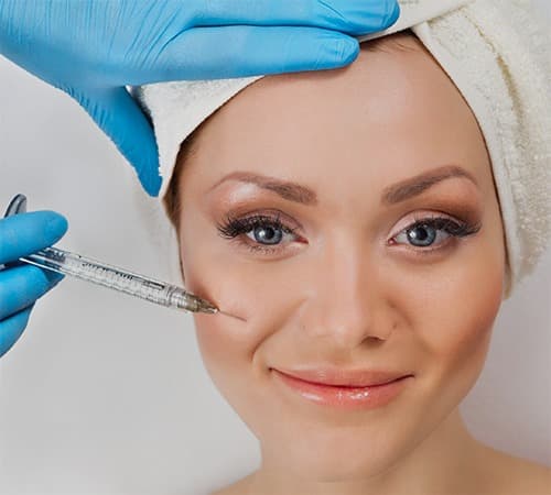 Image illustrant les injections de Skinbooster contre les rides pratiquées par le Dr Emma Lavocat à Bordeaux